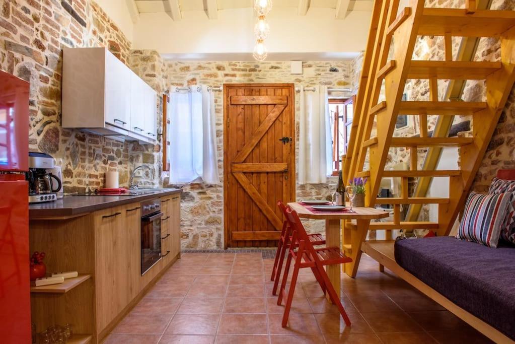 Lavrio Stone House 5 Min From The Centre/Port Apartman Kültér fotó